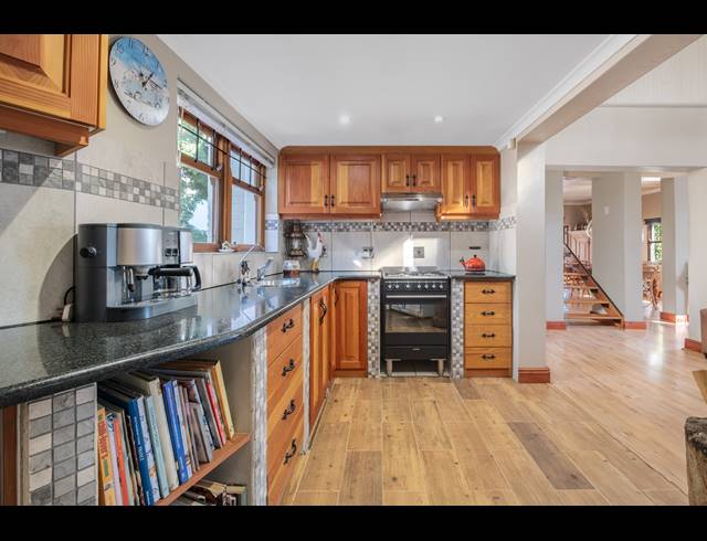 4 BEDROOM FREEHOLD FOR SALE IN ZEVENDAL